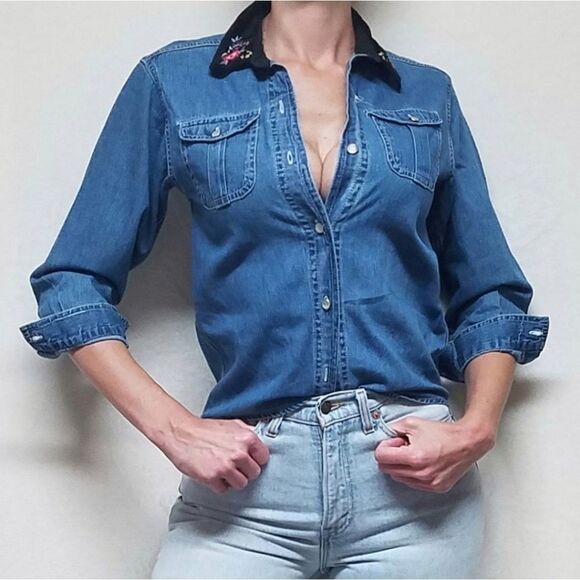 Vintage At Last Chambray Floral Velvet Button Top - Picture 2 of 10